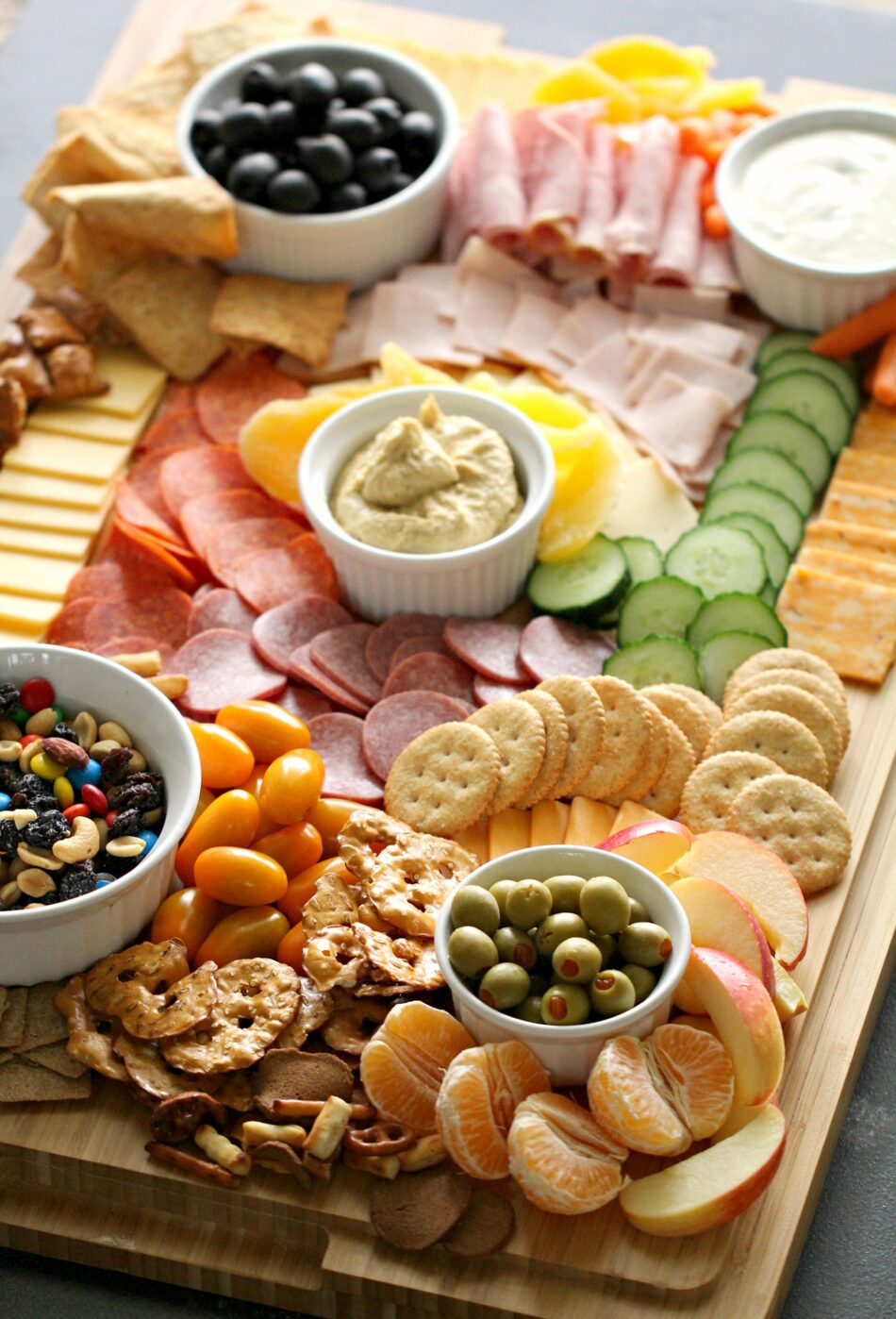 How To Make A Kid-Friendly Charcuterie Board [Step-by-Step] – Six Sisters’ Stuff