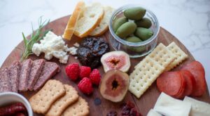 How To Make An Easy Charcuterie Board – Hilda’s Kitchen Blog