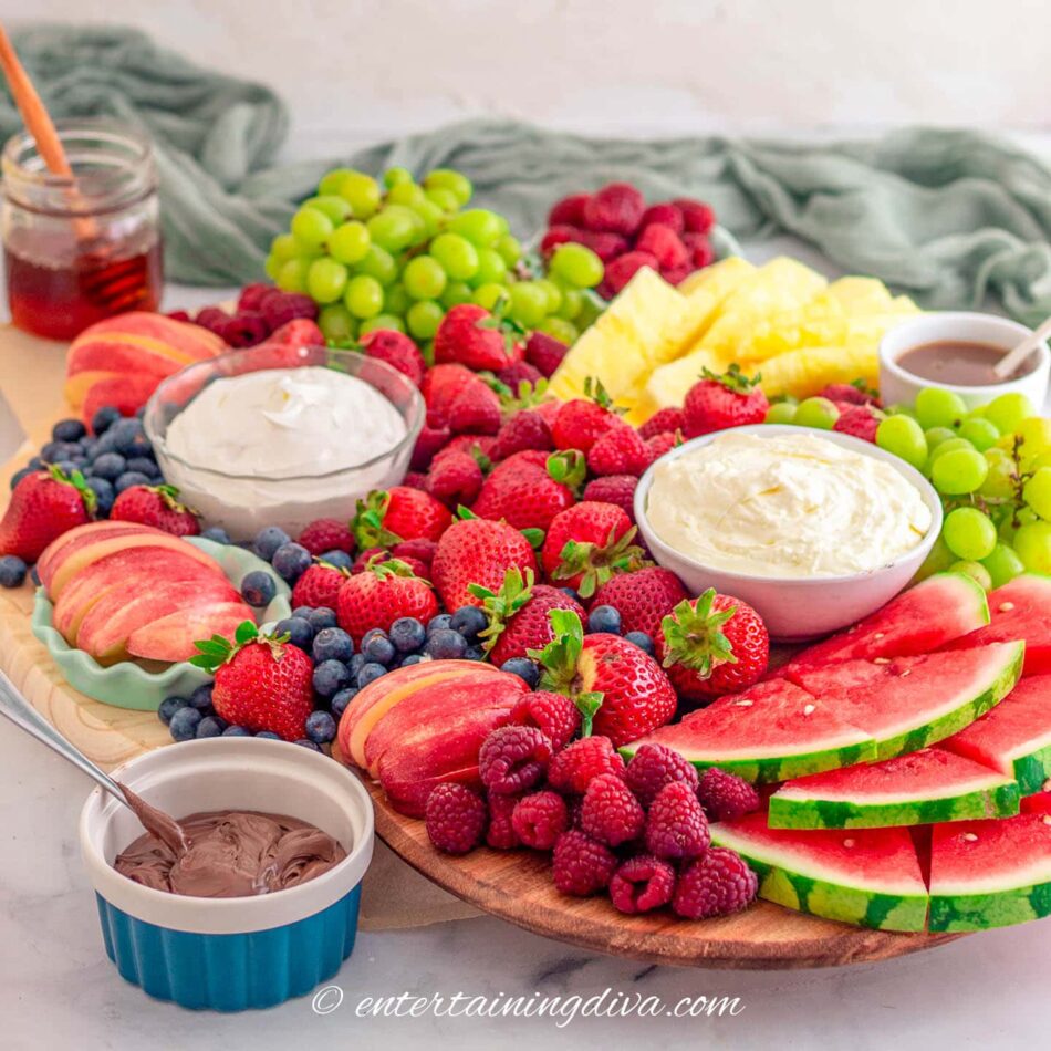 How to Make A Fresh Fruit Charcuterie Board With Strawberries – Entertaining Diva