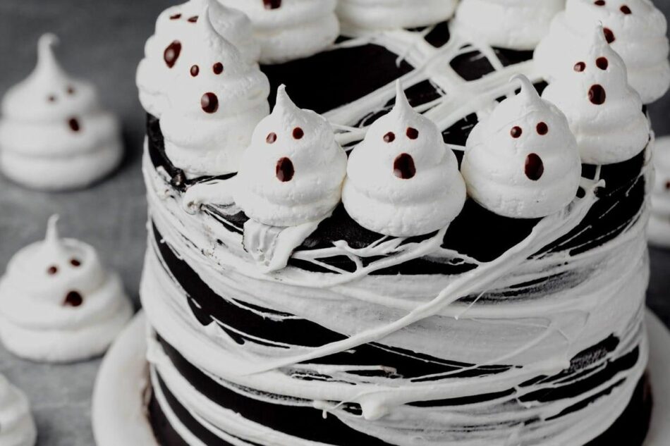 25 Halloween Cake Ideas That Are Dreadfully Delicious – Brit + Co