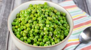 How To Cook Frozen Peas: Simple & Easy Method For Tasty Peas – Bake It With Love