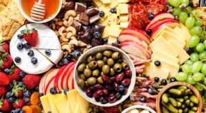 How to Make a Charcuterie Board – Carlsbad Cravings