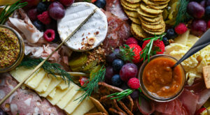 14 Must-Have Items For Your Thanksgiving Charcuterie Board – Mashed