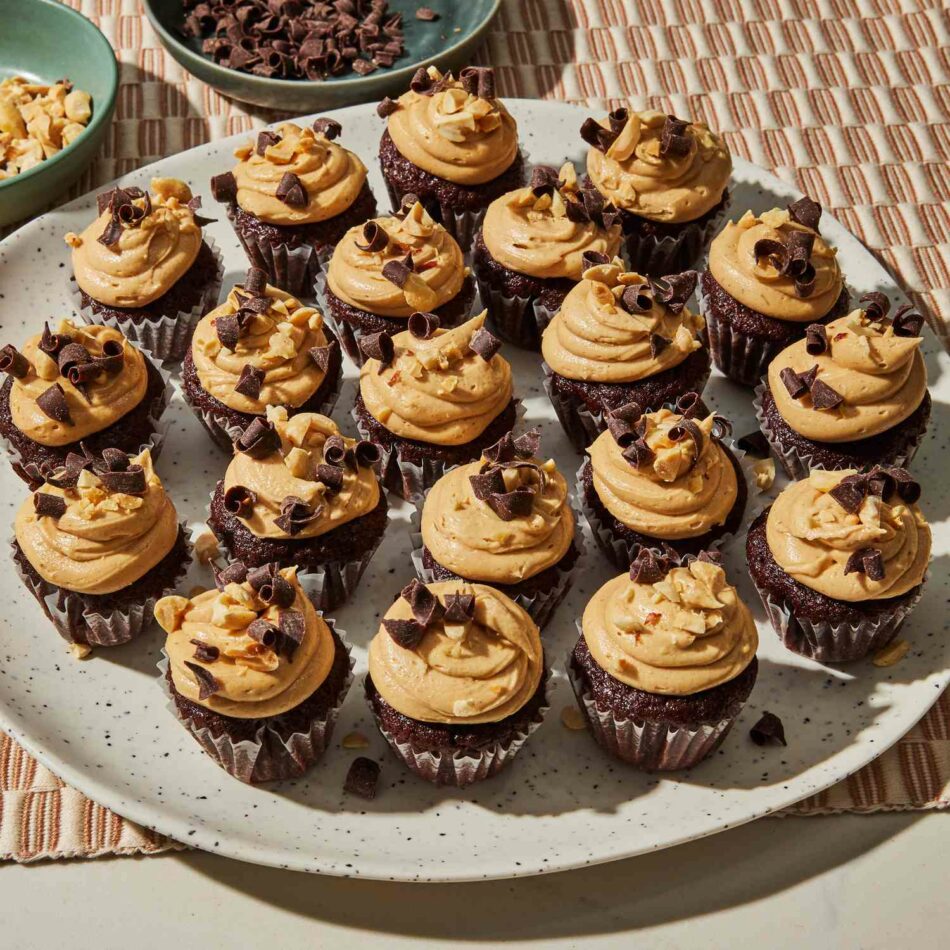These Chocolate-Peanut Butter Mini Cupcakes Are for Reese’s Lovers – EatingWell