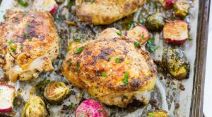 Crispy Baked Sheet Pan Chicken Thighs – That Low Carb Life