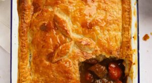 Really Easy Steak Pie {with Puff Pastry & Rich Gravy}