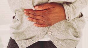 7 Common Stomach Flu Symptoms Experts Say You Need to Know About