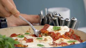 Jeff’s Unstuffed Shells | Italian Unstuffed Shells are just as flavorful but SO much easier than the classic stuffed shells! 🍝

Catch Jeff Mauro on back-to-back-to-back episodes… | By Food Network | Facebook