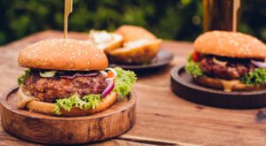 Pennsylvania Restaurant Adds 0 ‘Gold Standard’ Burger To Their Menu  | iHeart
