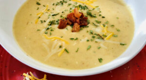 Slow Cooker Loaded Potato Soup-The Easiest Recipe Ever