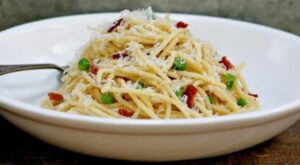 Pasta carbonara with peas: Eggs, cheese and noodles combine for delectable dish