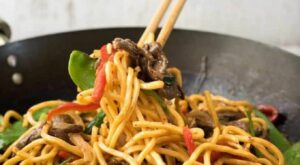 Spicy Beef Hokkien Noodles | Recipe | Hokkien noodles recipe, Chinese stir fry, Chinese stir fry noodles