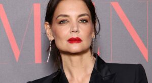 Katie Holmes Wore an Electric Green Top and Minuscule Kitten Heels for the Cannes Film Festival – AOL