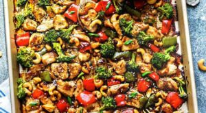 Sheet Pan Cashew Chicken is an all in one meal with the amazing flavors of the popular takeo… | Sheet pan dinners … – Pinterest