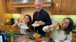 Geoffrey Zakarian and his daughters share the secret to making the best scrambled eggs | Want a breakfast that has it all? Food Network’s Geoffrey Zakarian and his daughters whip up fully loaded tacos with eggs and bacon. | By Today Show | Facebook