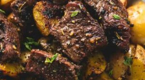 Garlic Steak and Potato Foil Packs | Creme De La Crumb | Steak potatoes, Recipes, Garlic steak