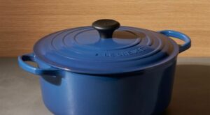 Le Creuset Signature Round 7.25-Qt. Ink Blue Enameled Cast Iron Dutch Oven with Lid + Reviews | Crate & Barrel | Dutch oven, Le creuset dutch oven, Le creuset