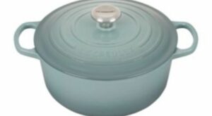 Le Creuset Signature Enameled Cast Iron 5.5 Qt. Round French Oven | Connecticut Post Mall