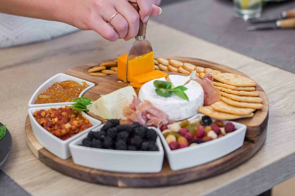 This Top-Rated Cheese Board Makes The Perfect Housewarming Gift—And It’s On Sale – Yahoo Life