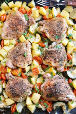 Crispy Chicken Thighs One-Pan Meal Recipe – IdealCook | FoodBlog