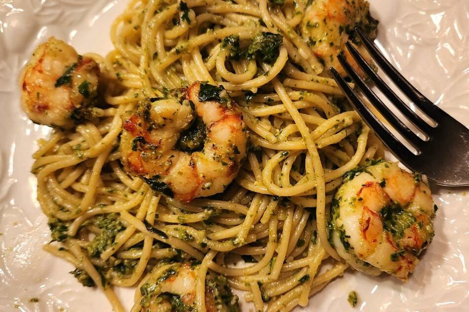 20-Minute Pesto Pasta Recipe With Shrimp Doesn’t Skimp on Flavor … – 30Seconds.com