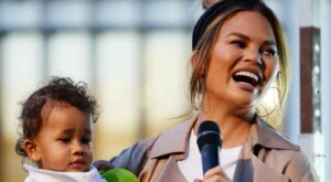Chrissy Teigen Tested Her New Super Bowl Recipes On Miles And … – Delish