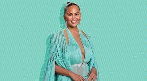 Chrissy Teigen’s Macaroni Hot Dog Is What We Want to Eat This Memorial Day Weekend – SheKnows