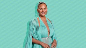 Chrissy Teigen’s Macaroni Hot Dog Is What We Want to Eat This Memorial Day Weekend – SheKnows