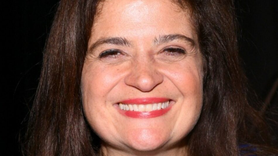 Alex Guarnaschelli’s Tip For Grating Ginger Will Save You So Much Time – Mashed