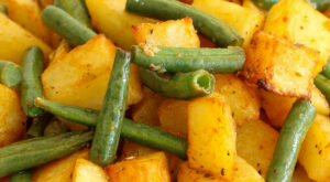 How to make roasted green beans with potatoes
