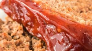 This meatloaf recipe is a classic dish made of lean ground beef mixed with a savory combination of seasonings,… | Homemade meatloaf, Meatloaf recipes, Best meatloaf