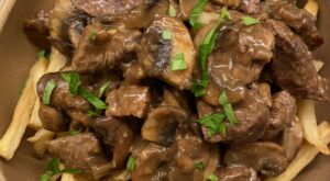 Steak Bites with Mushroom Gravy – Hungry Happens