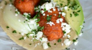Buffalo chicken street tacos! You are going to love how easy these tacos come together for #TacoTuesday! | Easy homemade recipes, Easy buffalo chicken, Food