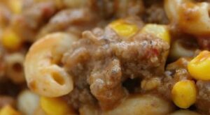 Easy Beef Goulash recipe is an easy dinner recipe that makes preparing meals a breeze. | Goulash recipes, Beef casserole recipes, Easy goulash recipes