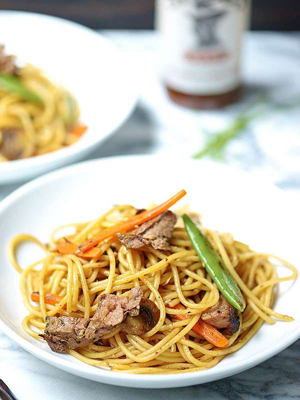 This easy beef lo mein recipe is a great combination of tender noodles, crunchy veggies, beef, and a y… | Beef lo mein recipe, Lo mein recipes, Best chicken recipes