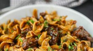 Easy Beef and Noodles Recipe | Easy beef and noodles recipe, Beef recipes easy, Beef tips and noodles
