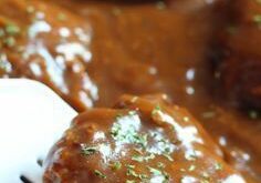This easy Salisbury Steak recipe is classic comfort food like your mom used to make. It’s perfectly seasoned b… | Salisbury steak, Recipes, Homemade salisbury steak