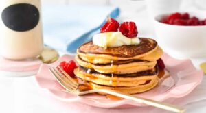 3-Ingredient Protein Pancakes (47g Protein, Low Calories)