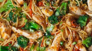 15-Minute Chicken Stir Fry Noodles | Easy chicken recipes, Stir fry recipes chicken, Cooking