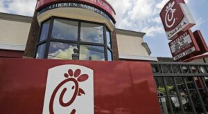 Chick-fil-A brings back its summer milkshake — and is testing a new sandwich – Yahoo News