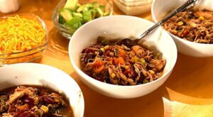 Easy Taco Chicken Chili Recipe Is Savory Slow Cooker Magic … – 30Seconds.com