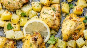 Garlic & Herb Chicken & Potatoes Bake Recipe Is Healthy, Clean … – 30Seconds.com