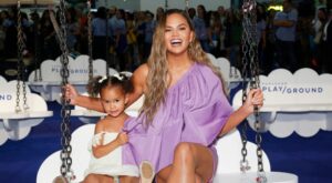 Chrissy Teigen’s Daughter Luna Guards Her Cupcakes Like It’s Her … – SheKnows