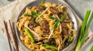 20 Easy Chinese Noodle Recipes – Insanely Good – Insanely Good Recipes