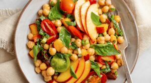 Vegan Summer Nectarine and Chickpea Salad – VegNews
