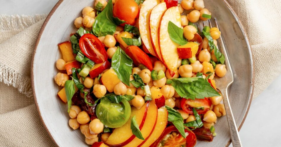 Vegan Summer Nectarine and Chickpea Salad – VegNews