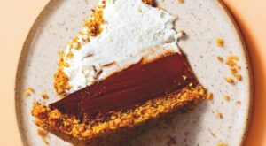 Vegan Chocolate Pretzel Pie – VegNews