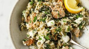 Alex Snodgrass on Instagram: “This One-Pan Greek Chicken and Rice Skillet is so good! Inspired by the flavors in S … – B R Pinterest
