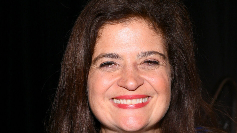 How Alex Guarnaschelli Adds ‘Personality’ To Her Omelets – Mashed