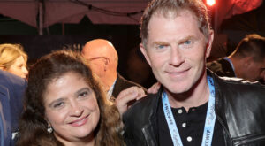 How Bobby Flay Always Helps Alex Guarnaschelli In The Kitchen – Exclusive – Mashed